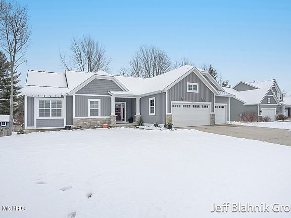 3rd image of 1358 Winchester Ct NW