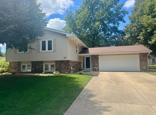 123 Malvern Dr, Normal, IL 61761