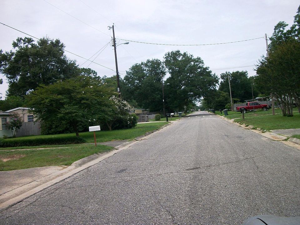 2nd image of 904 Lucerne Ave