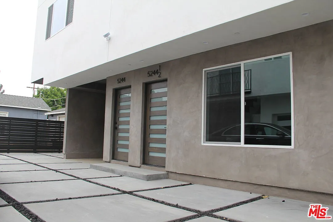 3 bed, 3.0 bath, 1400 sqft, $4,000 — Photo 2