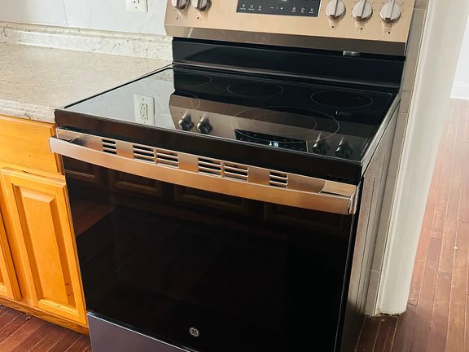 2 bed, 750 sqft, $1,595 — Photo 3