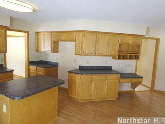 3rd image of 9124 White Oaks Trl N