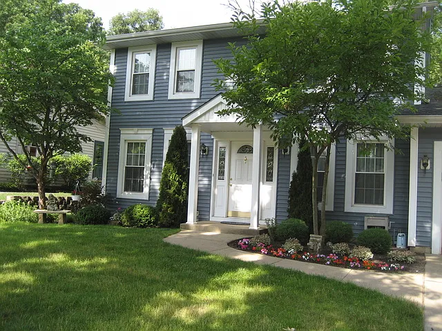 360 S Oak Ave photo 1