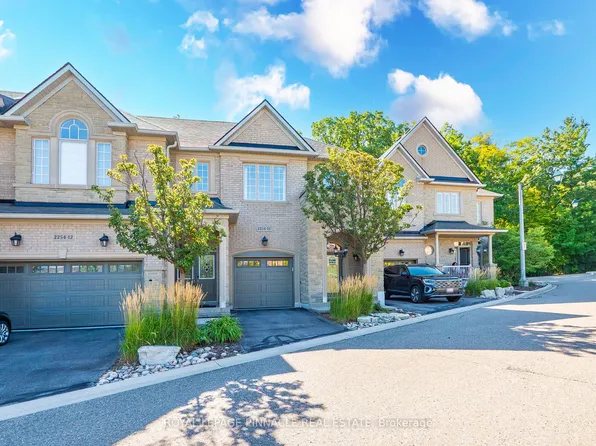 2254 Rockingham Dr #13, Oakville, ON L6H 7H8