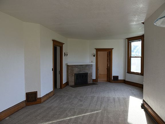 3rd image of 424 N Tacoma Ave APT 1