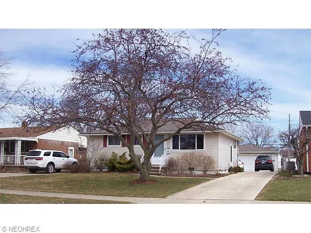 6335 Sandfield Dr photo 1