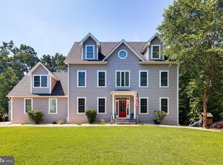 8069 Highview Rd, Pasadena, MD 21122