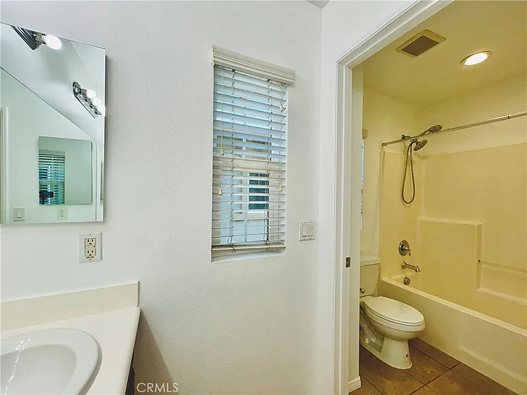14602 Longwood Ave — Photo 26