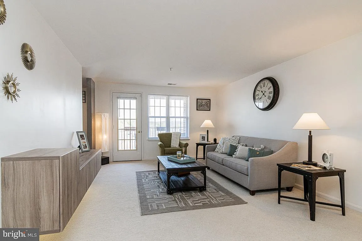 1 bed, 1370 sqft, $2,050 — Photo 2