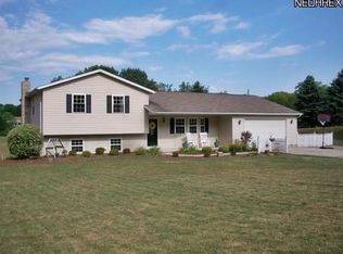 1370 Oldtown Valley Rd SE, New Philadelphia, OH 44663