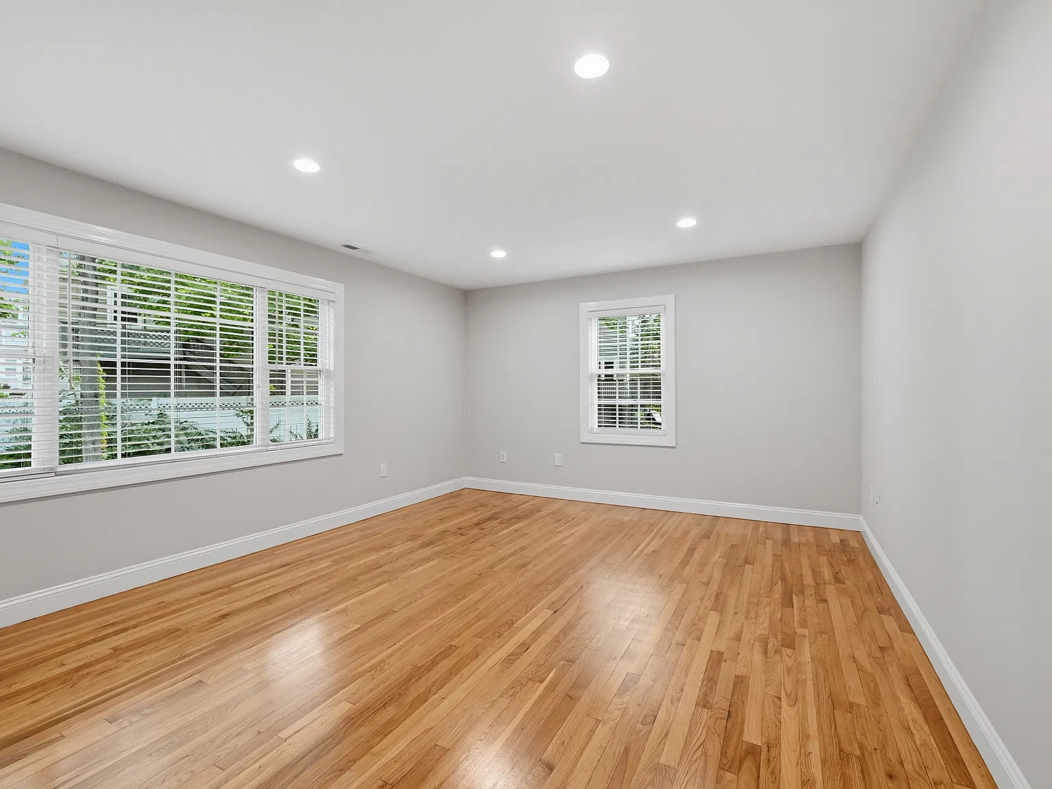 3 bed, 1.5 bath, 1325 sqft, $3,000 — Photo 2