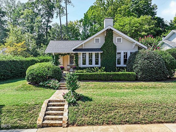 2nd image of 2211 Creston Rd