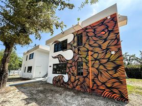 190 NW 69th St, Miami, FL