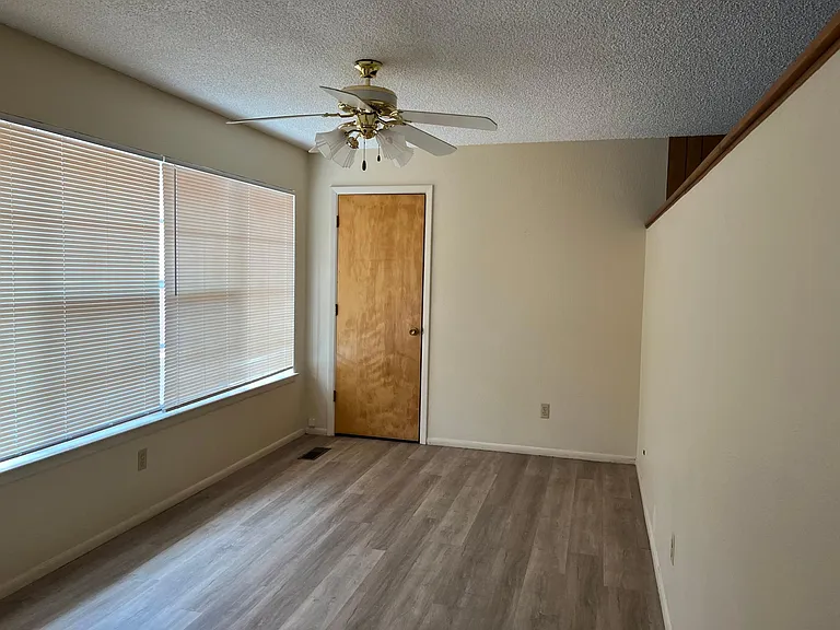 645 Monroe St NE — Photo 9
