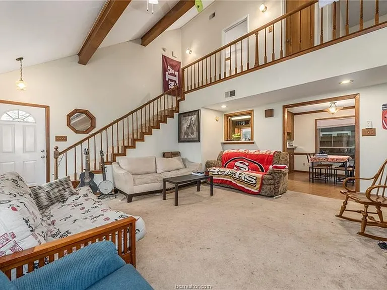 1203 Hardwood Ln — Photo 3