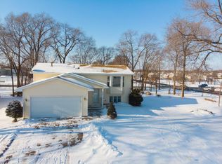 1324 Applegate Ln, Shakopee, MN 55379