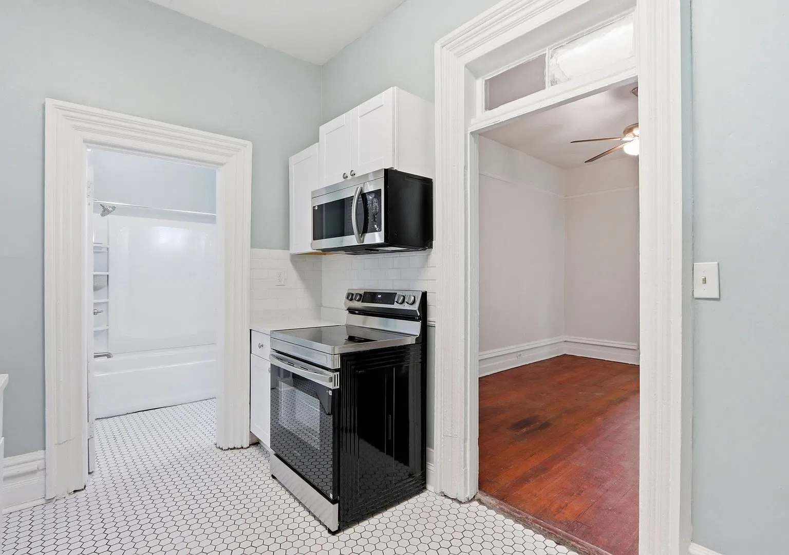 Large Three Bedroom Apartment - Downtown — Photo 1