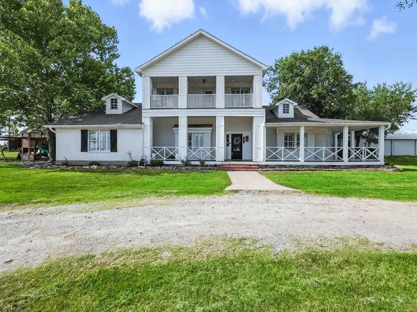 185 Quail Run Ct, Decatur, TX 76234