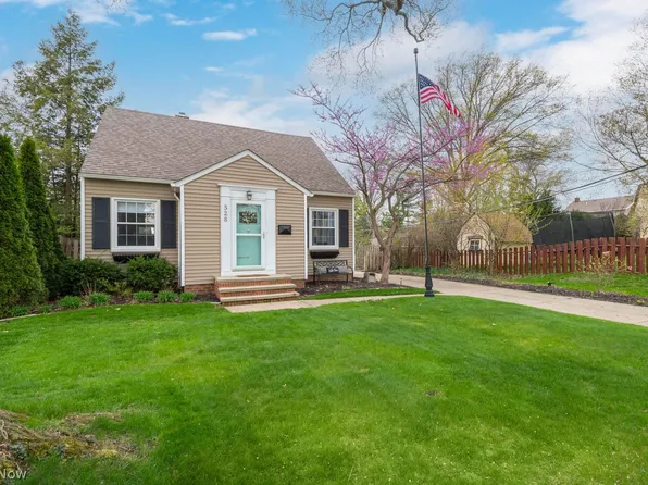 328 Oakmoor Rd, Bay Village, OH 44140
