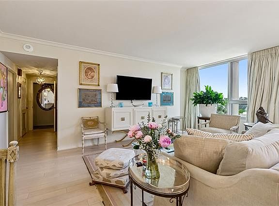 3rd image of 2100 Saint Charles Ave APT 5M