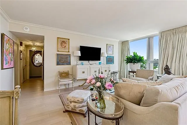 2100 Saint Charles Ave #5M — Photo 3