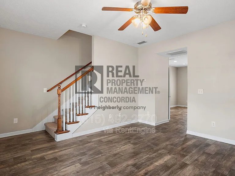 1702 Sprucedale Dr — Photo 7