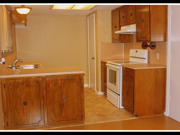 3rd image of 834 New London St
