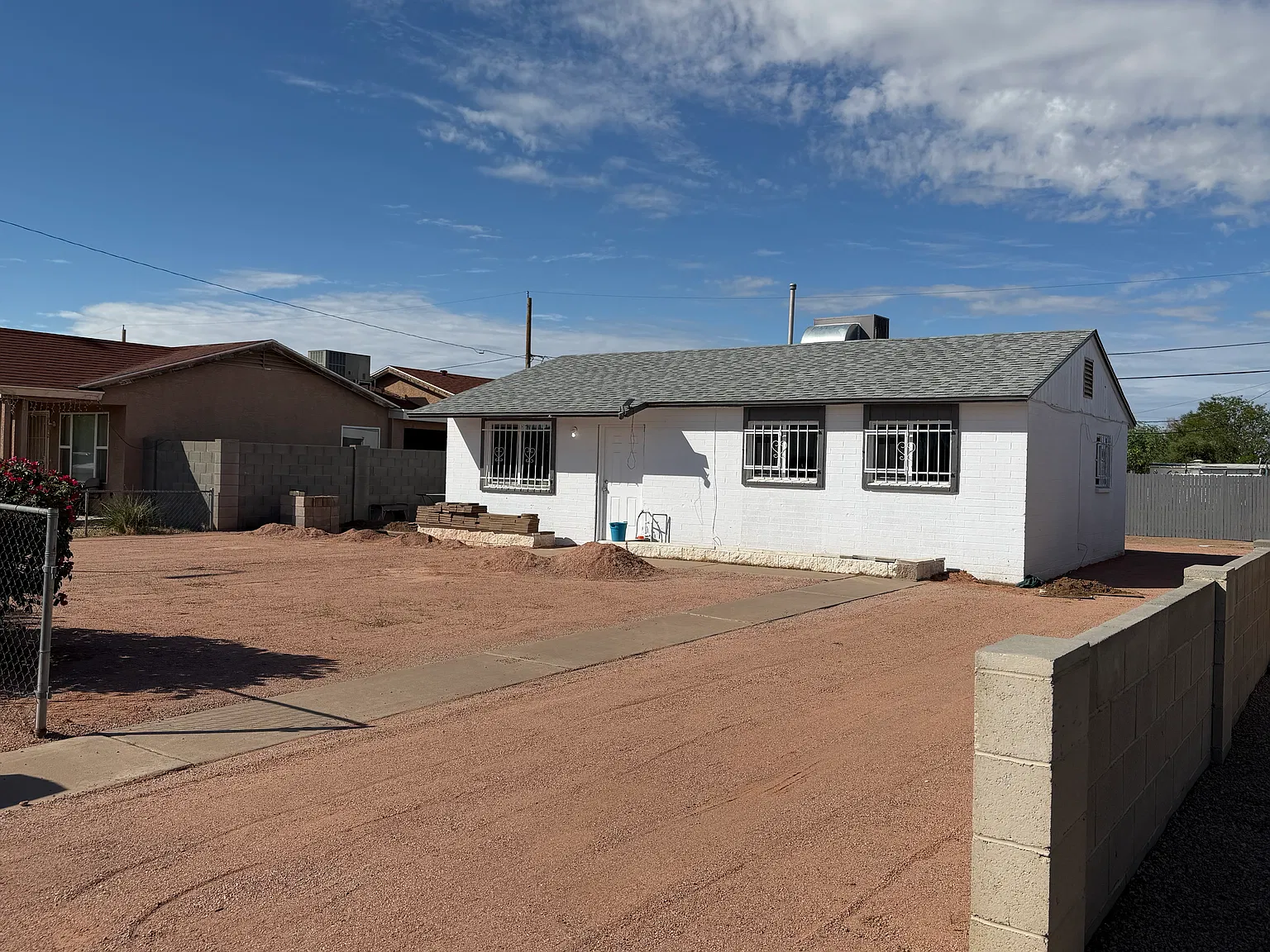 3 bed, 864 sqft, $2,000 — Photo 2