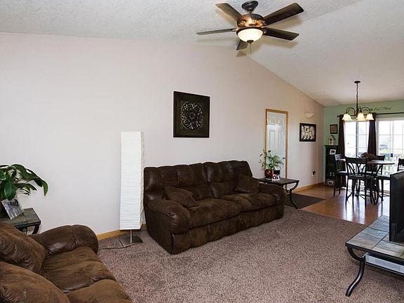 3rd image of 305 Hope Ave