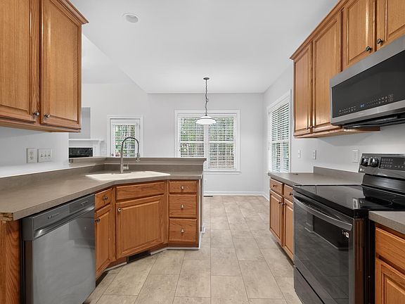 5th image of 4107 Maynard Cir