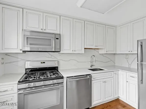 138 Manor Dr, Red Bank, NJ 07701
