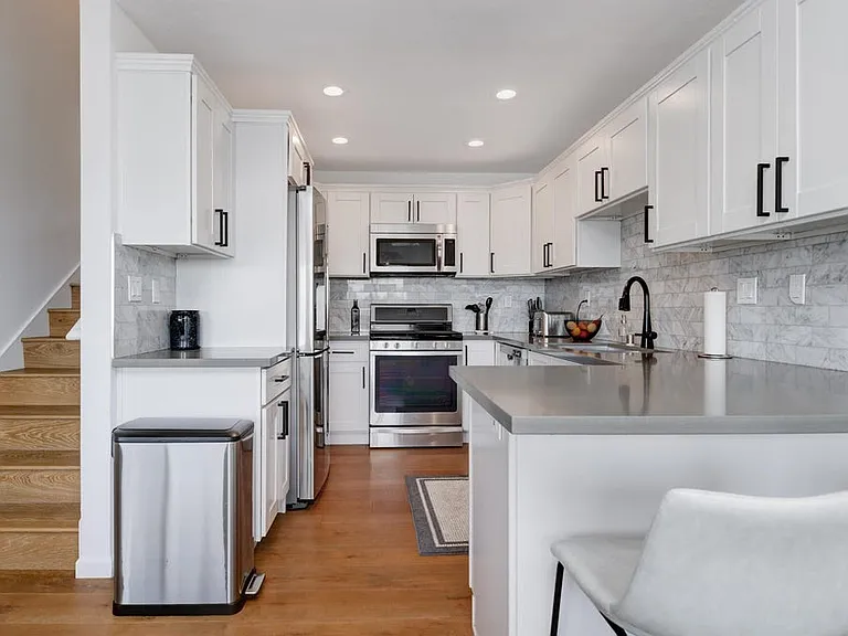 807 Highland Dr — Photo 34