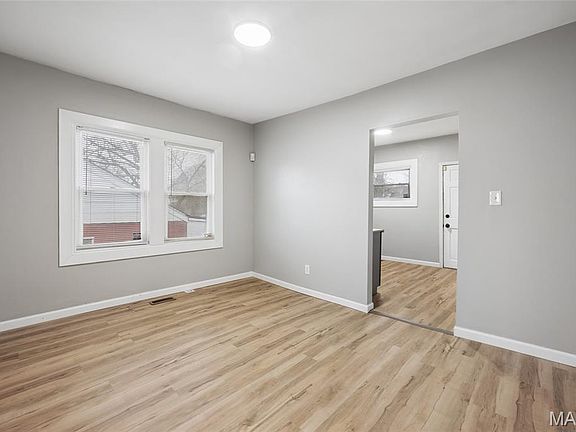 5th image of 3807 Manola Ave