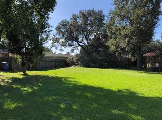 1330 Rapides Dr, New Orleans, LA 70122