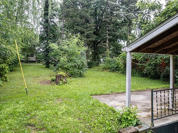 5th image of 359 Dawnshire Dr