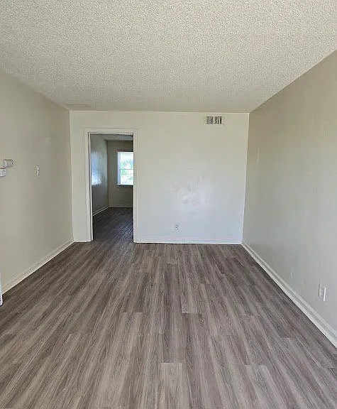 3351 E Clinton Ave — Photo 3