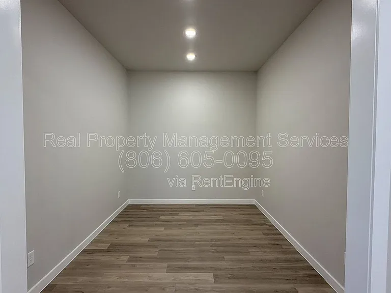 2915 Tractor Ave — Photo 4