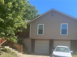 1211 NE Banner Ct, Lees Summit, MO 64086