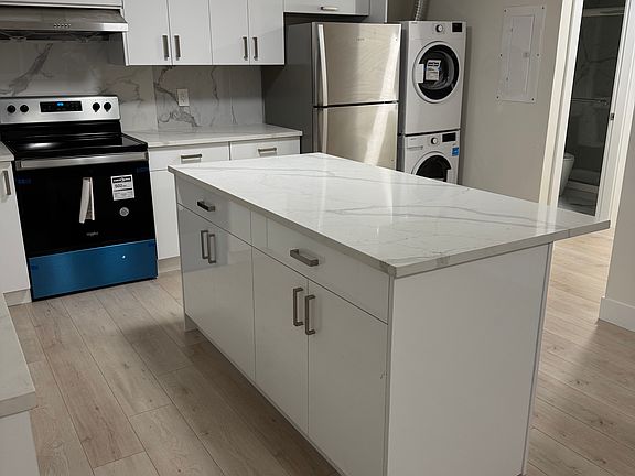 3rd image of 6528 Kempson Cres