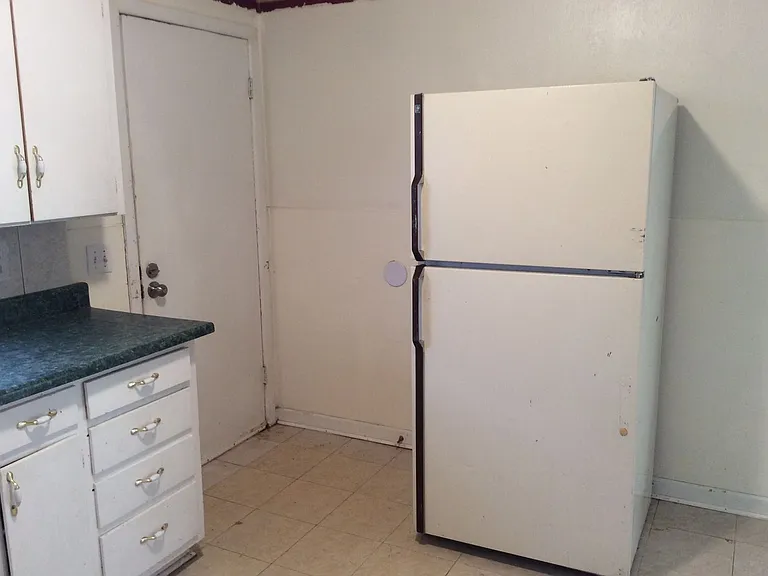 208 SE 6th St — Photo 7