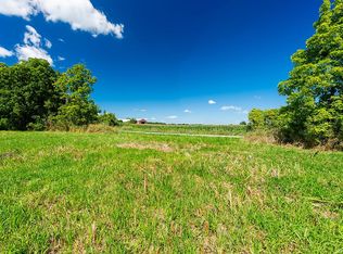 2 Ray Rd, Fenton, MI 48430