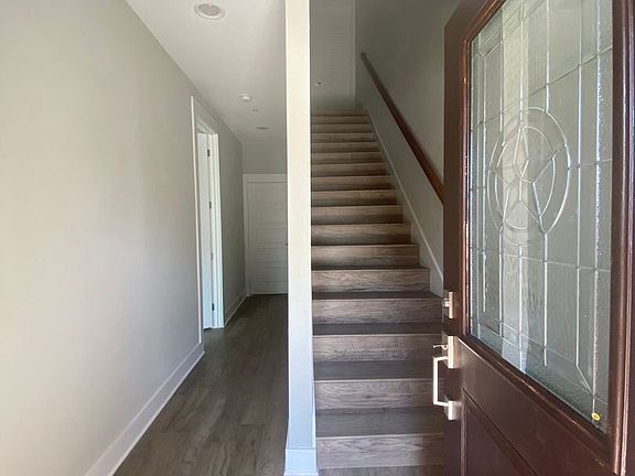 4th image of 309 N Mill St