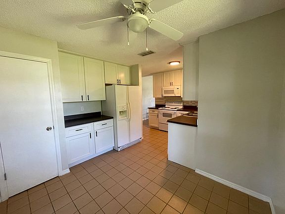 2nd image of 929 Forest Glen Dr