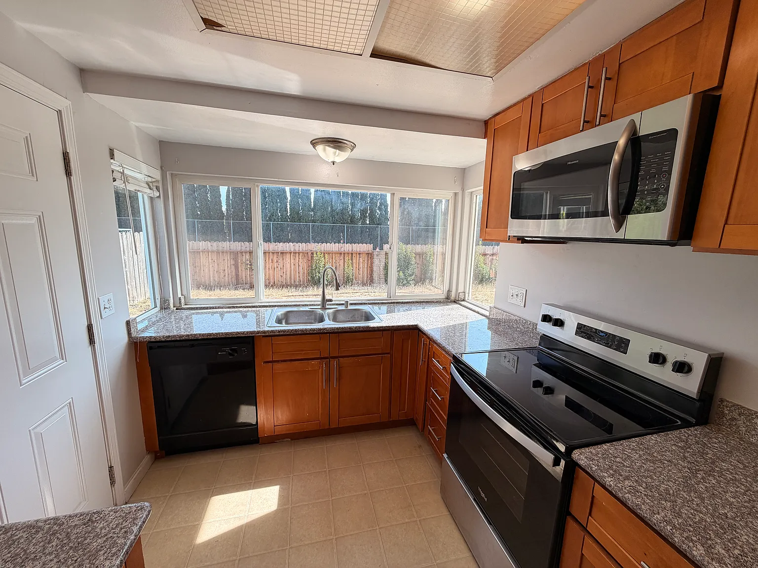 4 bed, 1525 sqft, $3,000 — Photo 4