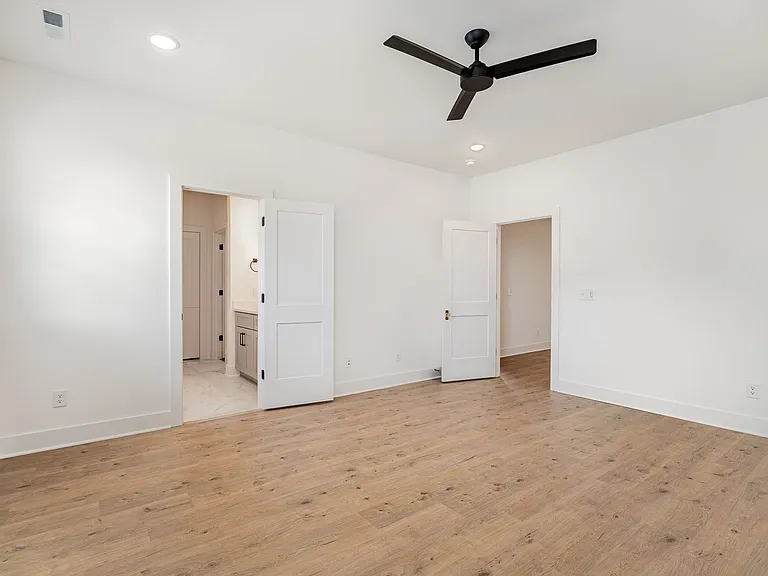 721 Caraway Ln — Photo 8