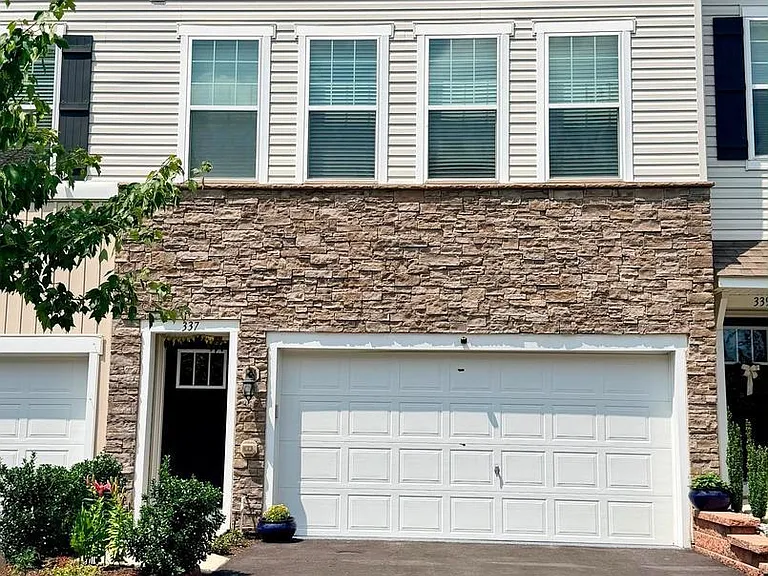 337 Dawson Pl — Photo 1