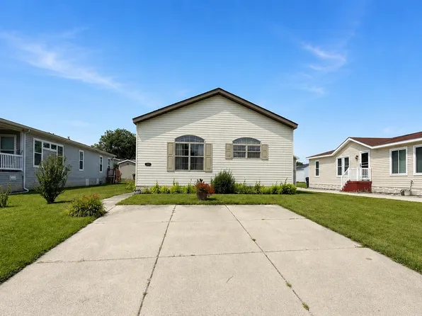 1891 Magnolia St, Newport, MI 48166