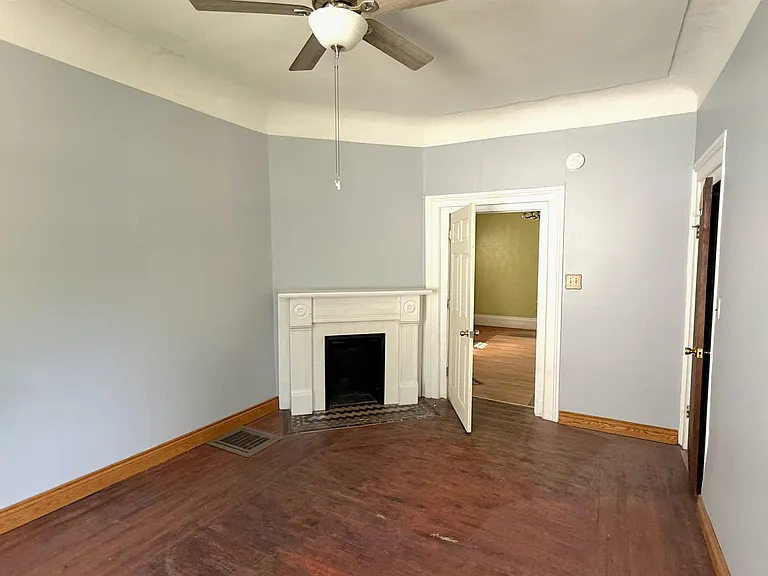 908 N Van Buren St #1 — Photo 7