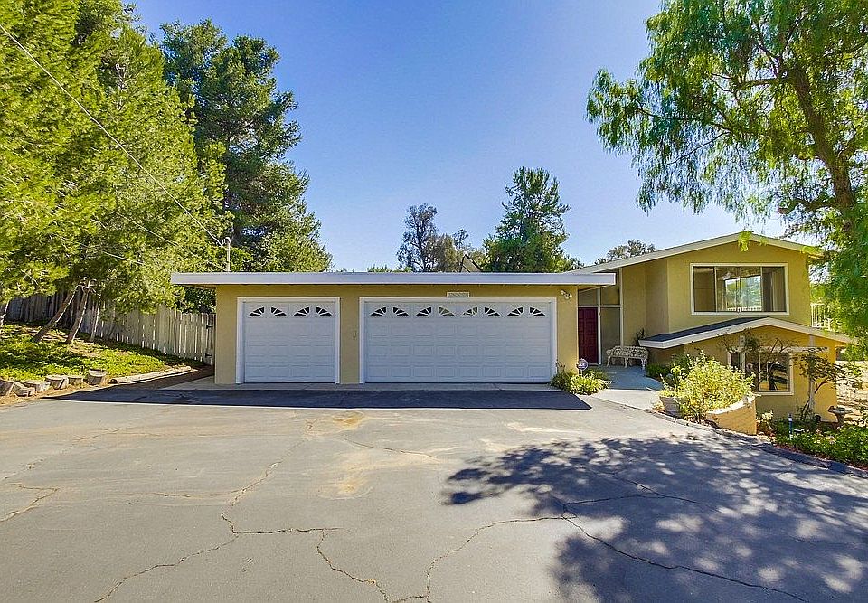 2nd image of 16851 Avenida Florencia