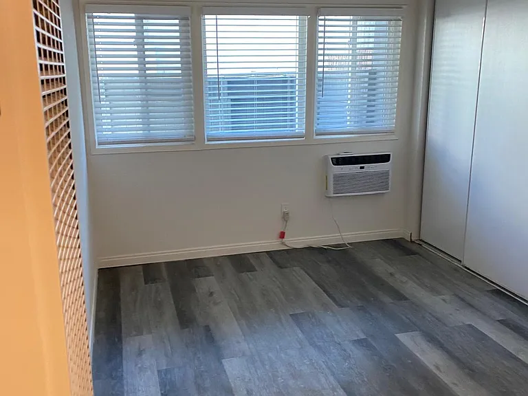 11104 Aqua Vista St — Photo 32